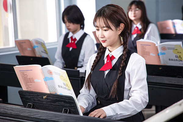 �����¶�������ѧУ