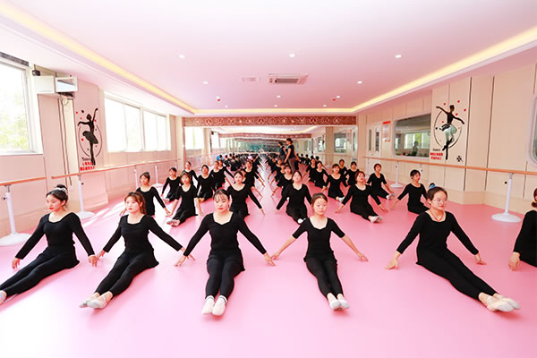 �����¶�������ѧУ