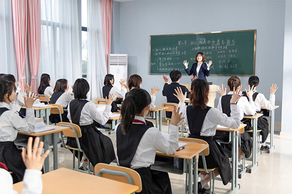 �����¶�������ѧУ